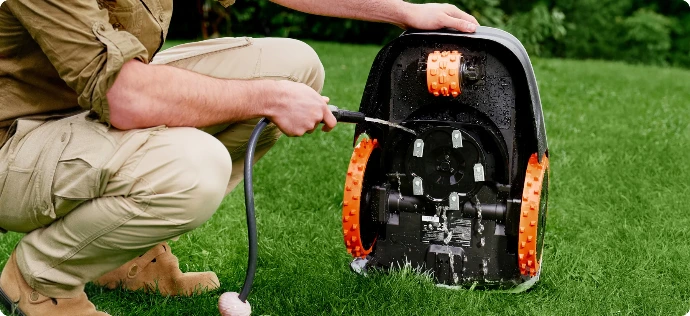 Segway Navimow I2-Serie AWD robotmaaier - I210 tot 1000m2 - Navimow I2 AWD robotmaaier met VisionFence AI, Network RTK en maximale grip op oneffen terrein - Wolfs Tuinmachines Onstwedede