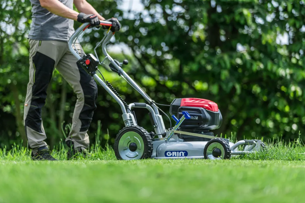 BM53A-82V - MEZZO BUSTO OPERATORE LATO DX.webp