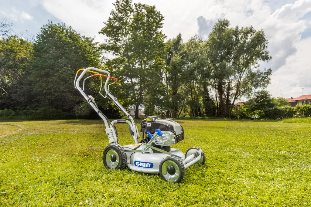 HM46A IS - 3-4 DX (lato leva) su prato - 135.webp