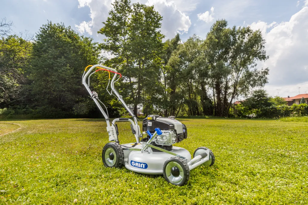 HM53A IS - 3-4 DX (lato leva) su prato - 124.webp