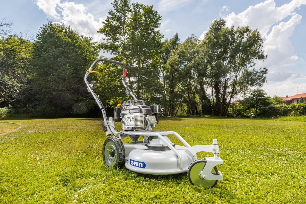 SPM53A KW - 3-4 DX (lato leva) su prato - 121.webp