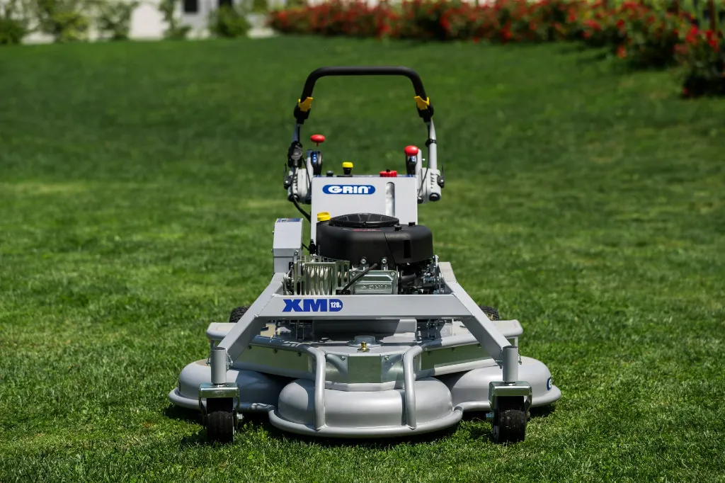 XM120A - frontale su prato.webp