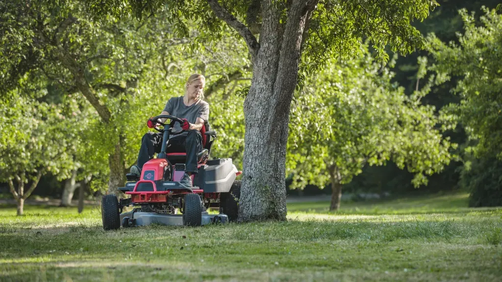 Tuingereedschap Handgereedschap Machines Gebruikt : Showroommodel 82LT107 Zero-Turn Zitmaaier 82V 1.webp
