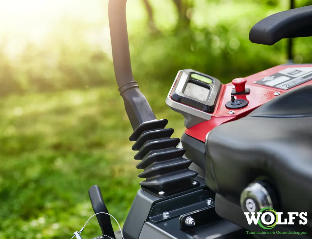 Cramer 82ZTC132R Professionele Zero-Turn 5.webp