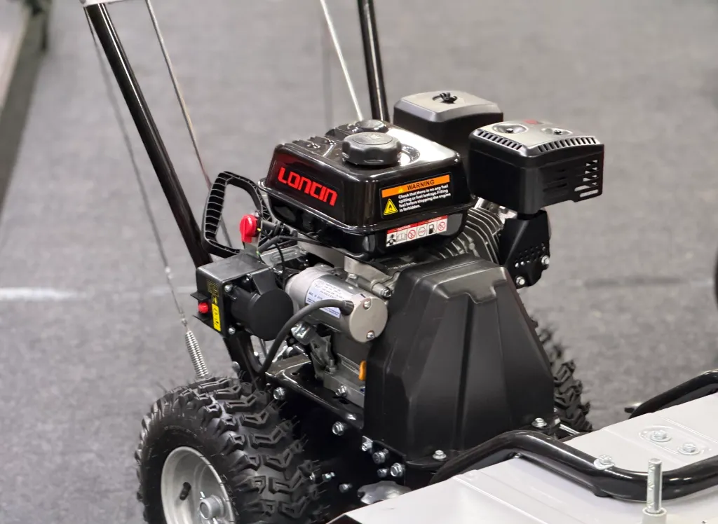 Lumag KM-800 veegmachine met sneeuwschuif en opvang INCLUSIEF ACCESSOIRES - Wolfs TUinmachines en gereedchappen onstwedde4.webp